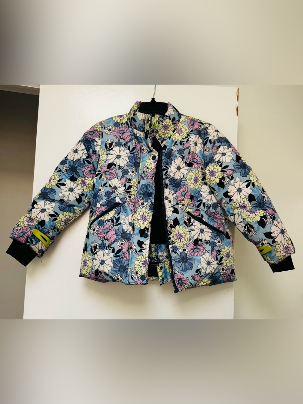Zara Kid’s puffer coat
Sz 9
